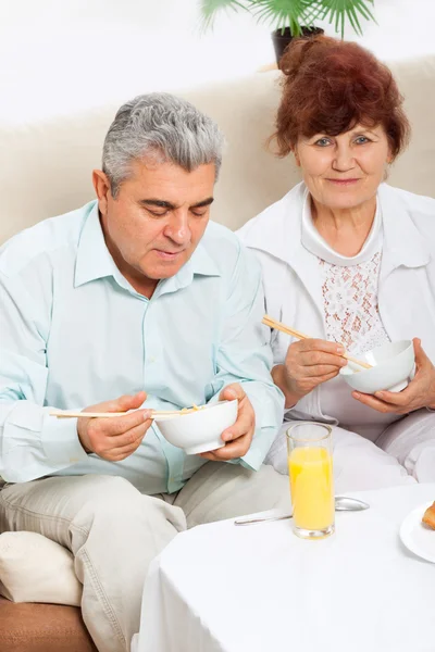 Senior couple having breakfast — Stock Photo, Image