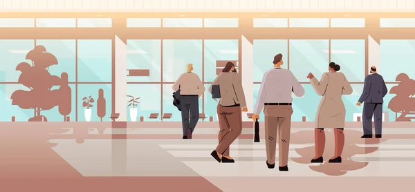 Misturar raça empresários equipe de pé de volta para câmera visão traseira do grupo de pessoas de negócios perto de prédio de escritórios — Vetor de Stock