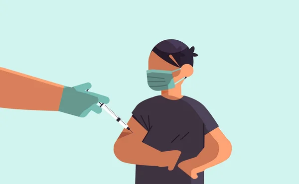 医生手部注射男病人口罩对抗头孢病毒疫苗发展概念 — 图库矢量图片