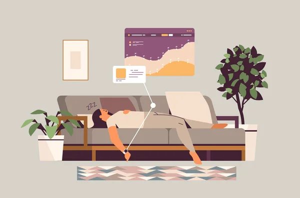 Mujer joven durmiendo en el sofá con el rastreador de aplicaciones de reloj inteligente electrónico en la calidad de la mano y el control del sueño cantidad — Archivo Imágenes Vectoriales
