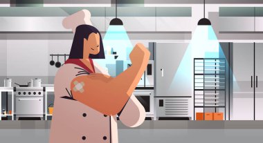 Aşı aşısından sonra aşılı kadın aşçı üniforması başarılı bir covid-19 aşısı konsepti mutfak iç mekanı.