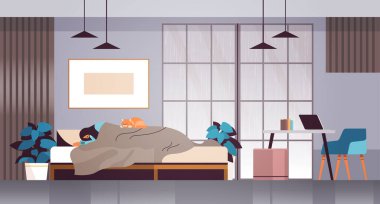 Depresyonda olan mutsuz bir kadın yatakta uyuyor. Çaresiz ve yalnız ruhsal hastalıklar yaşıyor.