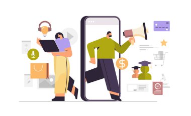 Halkla İlişkiler Ajansı seyircilerle iletişim kurmak için hoparlör kullanıyor.