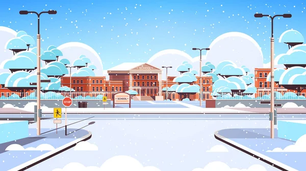Verschneites Schulgebäude leerer Vorgarten mit Schnee Winter Stadtbild Hintergrund — Stockvektor