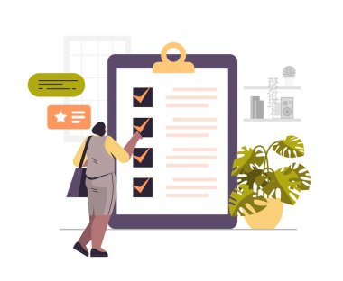 Afro-Amerikan iş kadını, kontrol listesi iş organizasyonunun başarıları üzerine tüm görevleri işaretliyor.