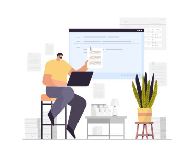 man article editörü dizüstü bilgisayar metin yazma seçimi ve doğrulama içeriği kullanarak erkek gazetecinin reklamını yapıyor