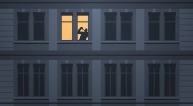 Erkek içicinin silüeti. Pencerede alkolik, yalnız içen, alkol bağımlısı, alkolik bir adam.