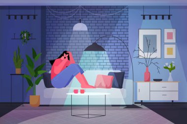 Depresyonda olan yorgun bir kadın yatakta mutsuz bir kız çaresiz ruhsal hastalıklar depresyon konsepti yaşıyor.