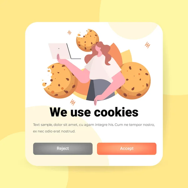 Zakenvrouw in het bezit cookie bescherming van persoonlijke informatie internet web pop-up wij gebruiken cookies beleid melding — Stockvector