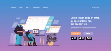 Arap iş adamları haritalar ve grafikler üzerindeki mali verileri analiz ederek pazar analizi muhasebe kavramını rapor etmeyi planlıyorlar