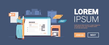 Arap iş kadını dizüstü bilgisayardaki faturayı hesaplıyor muhasebe görevlisi kadın danışman.