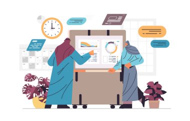 İş adamları çifti, dijital ekran işletme veri analizinin istatistik grafiklerini analiz ederek yatırım finans raporunu izliyor