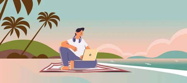 Чоловік фрілансер, що працює на ноутбуці бізнесмен, використовуючи ноутбук на тропічному пляжі літній фрілансер — стоковий вектор