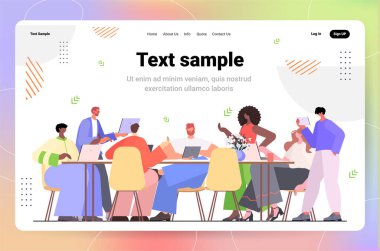 Yarış işadamlarını dijital cihazlarla karıştır ve yuvarlak masa toplantısı planlama raporunda beyin fırtınası konsepti yatay vektör illüstrasyonunda birlikte çalış