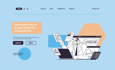 İş adamı haritaları ve grafikleri analiz ediyor. Veri analizi. Dijital pazarlama planlama şirketi stratejisi konsepti.