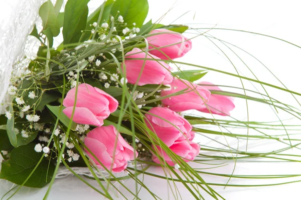 Букетные тюльпаны, изолированные — стоковое фото
