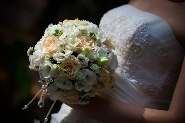 Wedding bunch in hands — Stock Photo, Image