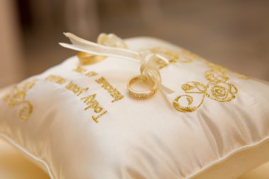 Evlilik yüzükleri.