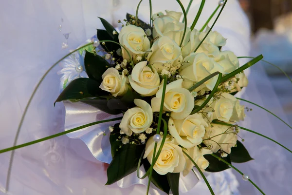 Wedding bouquet on a frost. — Stock Photo, Image