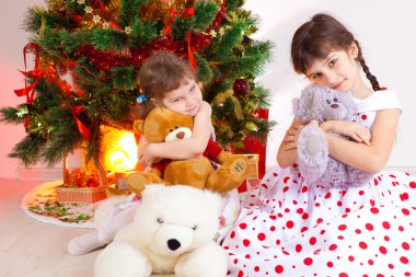 kızlara bir yılbaşı ağacı