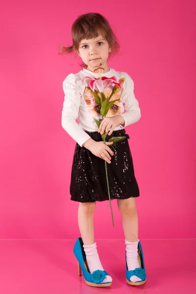 Girl on pink background — Stock Photo, Image