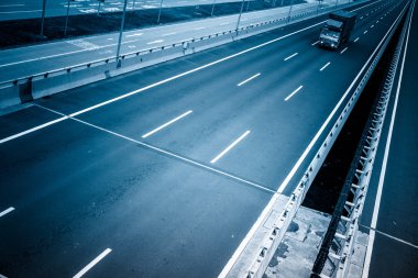 karayolunda hareket kamyonlar