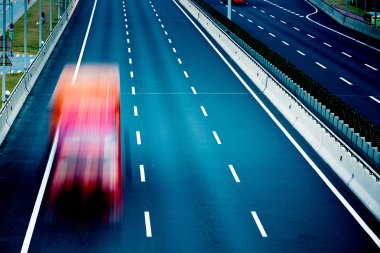 karayolunda hareket kamyonlar