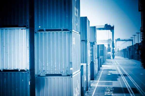 Cantiere container e gru — Foto Stock