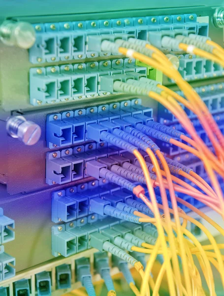 Transferencia de datos por tecnología de la información de fibra óptica . — Foto de Stock