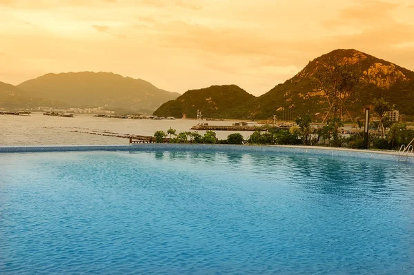 Piscina sulla costa — Foto Stock