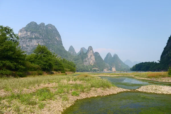 Extintores de incêndio em Yangshuo Guilin, China — Fotografia de Stock