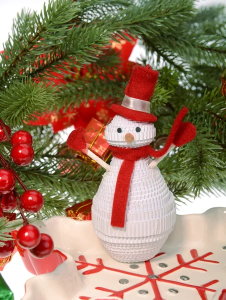 Lonely snowman make of corrugated paper — Stock Photo, Image