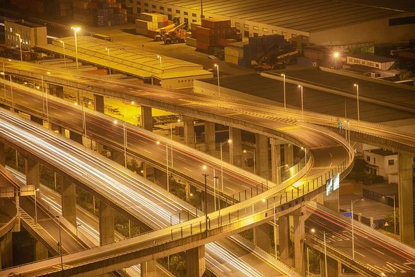 Carretera paso elevado por la noche — Foto de Stock