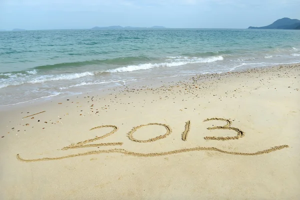 Número 2013 na praia do nascer do sol — Fotografia de Stock