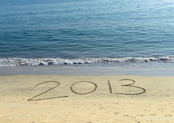 新的一年"2013"在沙子中绘制背景 — 图库照片