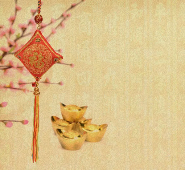 Traditional chinese knot on old paper background,Chinese New Year: The Chinese Zodiac — Stock Photo, Image