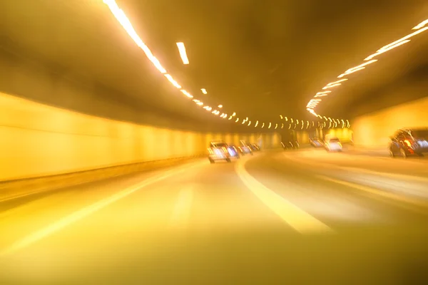 Moderna vägtunnel med ljus — Stockfoto