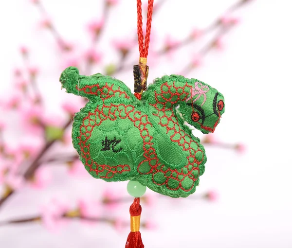 Chiński węzeł oznacza 2013 roku węża — Zdjęcie stockowe