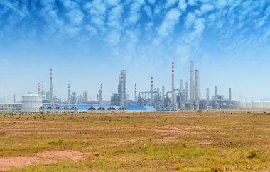 Gaz işleme fabrikası. Gaz ve petrol sanayiinin manzarası