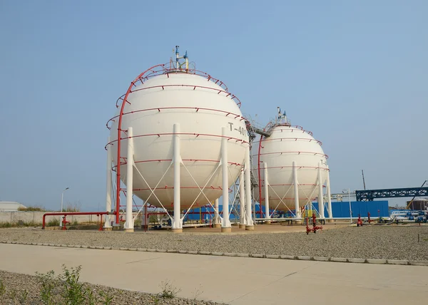 Gas tanks for petrochemical plant — Stock Photo, Image