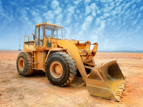 Bir inşaat alanı üzerinde buldozer — Stok fotoğraf