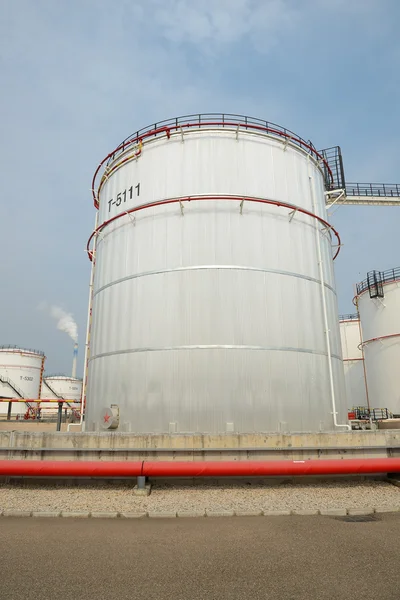 Big Industrial oil tanks in a refinery — Stock Photo, Image