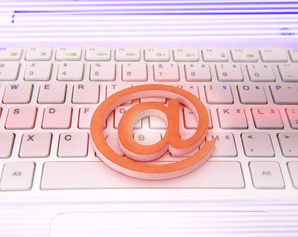 Icono de correo electrónico en el teclado — Foto de Stock