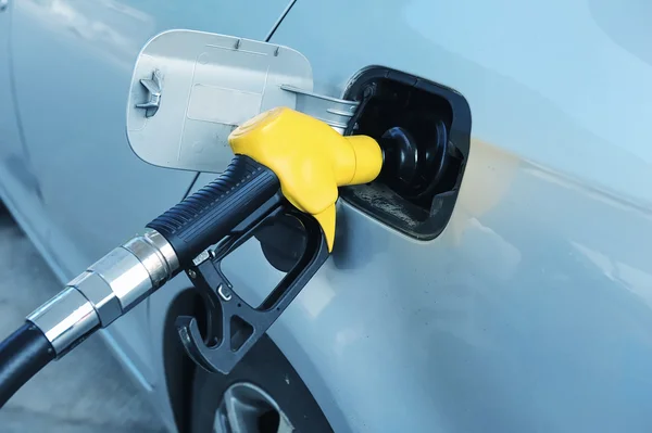Umpleți combustibilul la benzinărie — Fotografie, imagine de stoc
