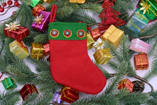 Meia de Natal com moldura de borda de presentes — Fotografia de Stock