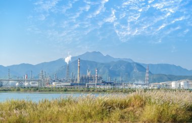 Gaz işleme fabrikası. Gaz ve petrol sanayiinin manzarası
