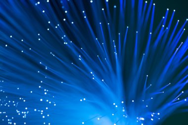 Optik fiber dinamik teknoloji arka planının derinliklerinden uçuyor.