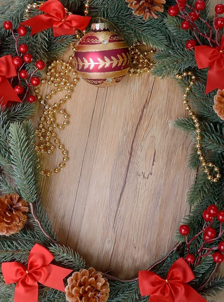 Natal bugigangas em fundo de madeira — Fotografia de Stock