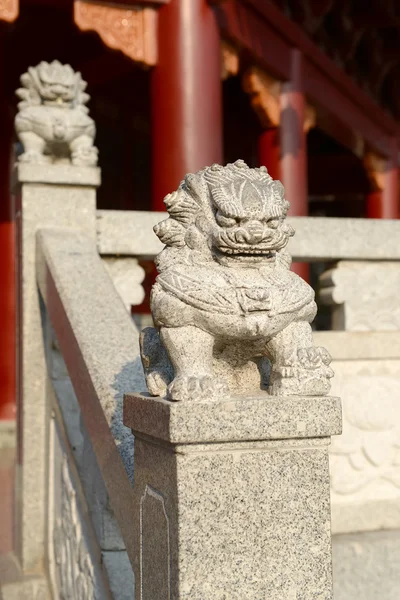 Kínai oroszlán szobor közelről — Stock Fotó