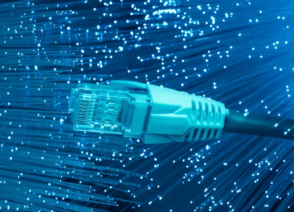 Мережевий кабель з кольоровим фоном високих технологій — стокове фото